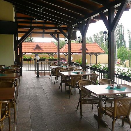 Penzion Kastiel Velky Krtís Exterior foto
